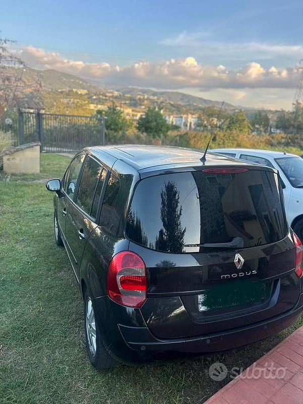 Nero Usata 2009 Renault Modus Monovolume | 3500 € (Buon prezzo) - Immagine 1/4