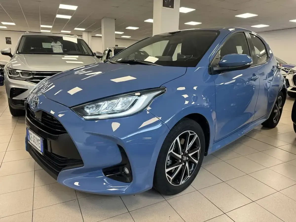 Usata Toyota Yaris Hybrid Trend 92 CV (67 kW) 2021 Blu/azzurro Berlina