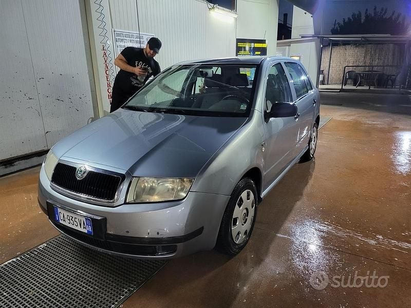 Grigio Usata 2002 Skoda Fabia Due volumi | 1500 € (Super prezzo) - Immagine 1/4
