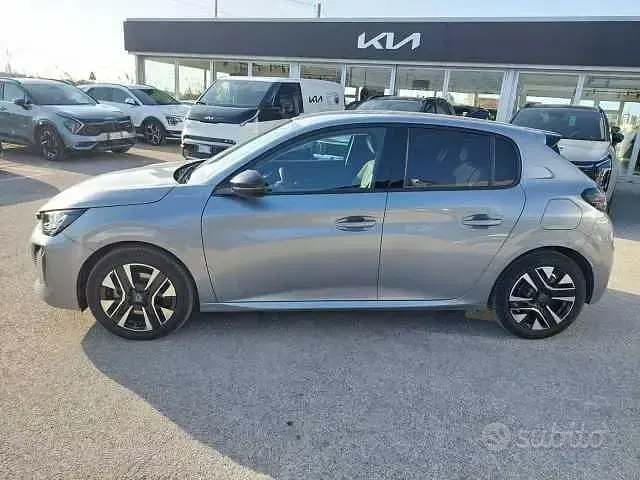 Usata Peugeot 208 Allure 101 CV (74 kW) 2025 Grigio Utilitaria