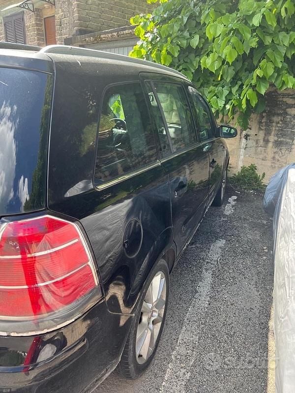 Usata Opel Zafira 120 CV (88 kW) 2007 Nero Monovolume