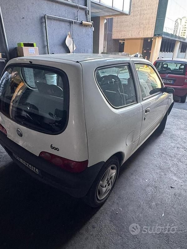 Usata Fiat 600 54 CV (39 kW) 2007 Bianco Berlina
