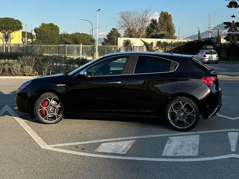 Nero Usata 2016 Alfa Romeo Giulietta Super Due volumi | 10.900 € (Molto cara) - Immagine 1/4