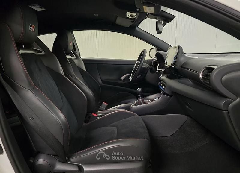 Usata Toyota Yaris 261 CV (191 kW) 2021 Bianco Utilitaria