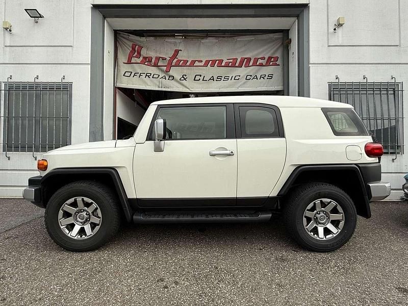 Bianco Nuova 2025 Toyota FJ Edition SUV | 69.000 € - Immagine 1/4