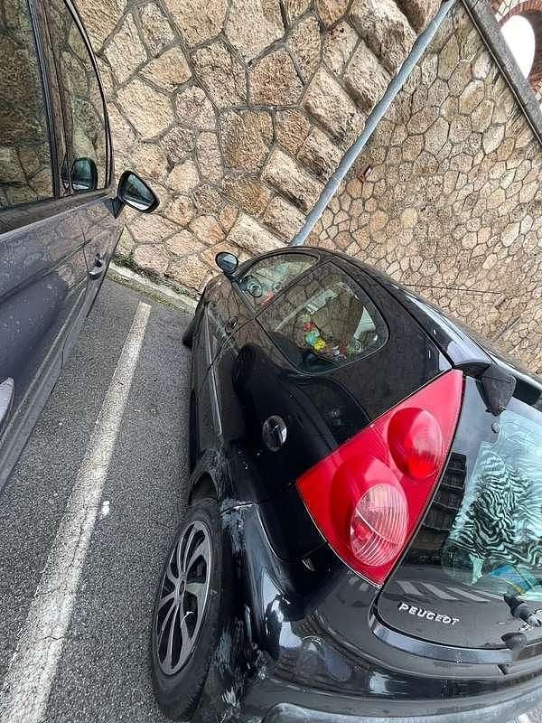 Usata Peugeot 107 68 CV (50 kW) 2008 Nero Utilitaria