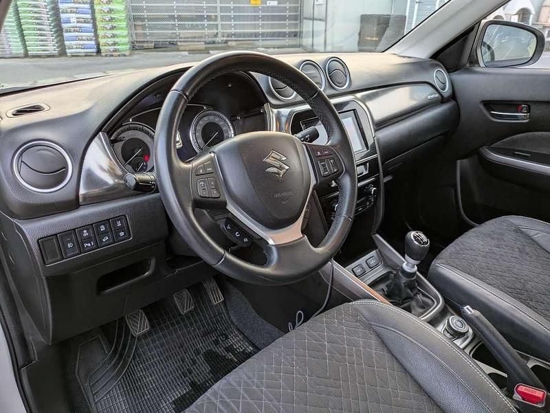 Usata Suzuki Vitara 129 CV (94 kW) 2022 Argento SUV