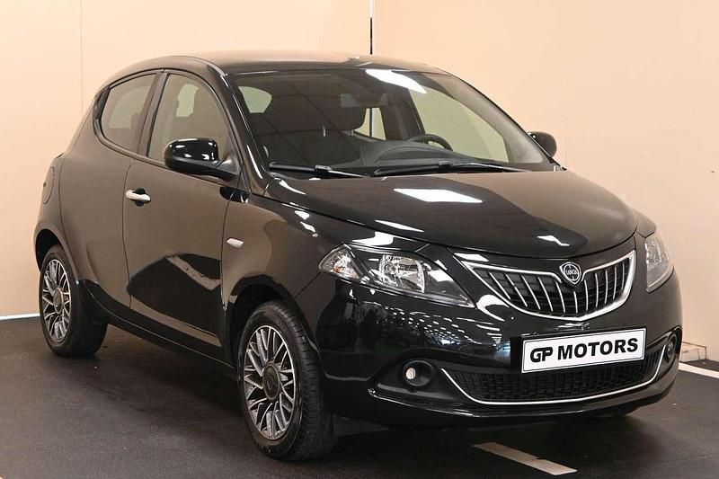 Usata Lancia Ypsilon Gold 69 CV (50 kW) 2023 Nero Utilitaria