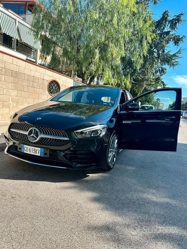Nero Usata 2019 Mercedes B250 Premium Monovolume | 25.000 € - Immagine 1/4