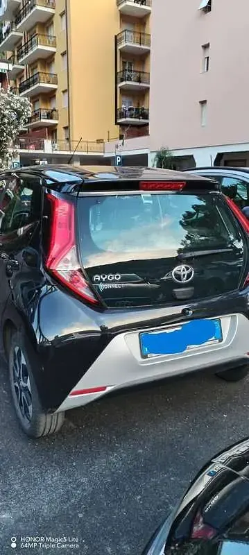 Usata Toyota Aygo 72 CV (52 kW) 2021 Nero Utilitaria
