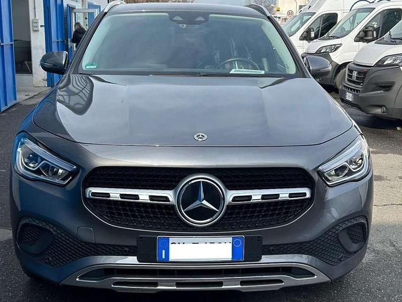 Usata Mercedes GLA180 Executive 136 CV (100 kW) 2023 Grigio montagna SUV