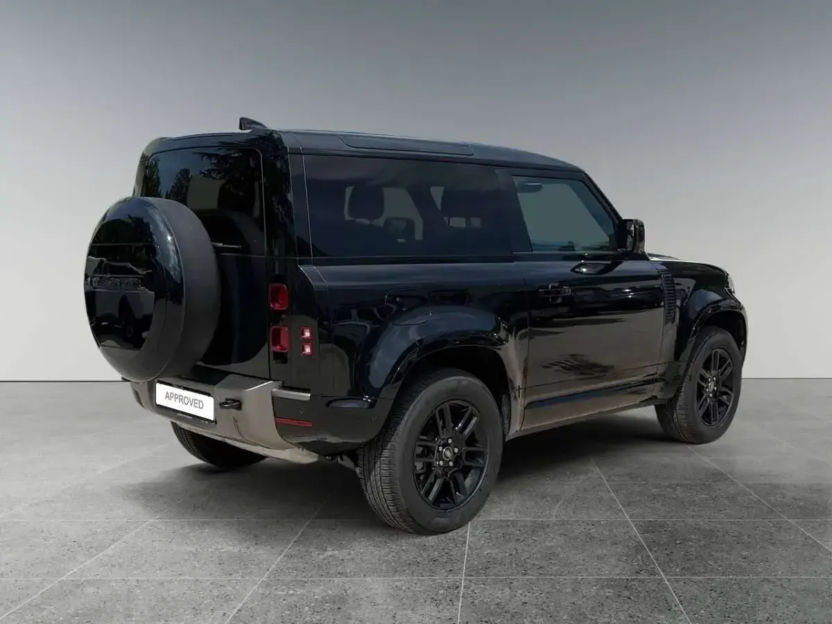 Usata Land Rover Defender SE Dynamic 200 CV (147 kW) 2025 Santorini black SUV