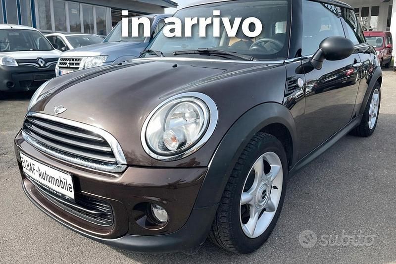 Begagnad Mini ONE 74 HK (54 kW) 2012 Brun Halvkombi