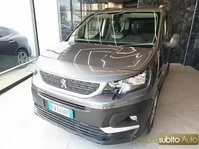 Begagnad Peugeot Rifter Active 102 HK (75 kW) 2019 Grå Minibuss