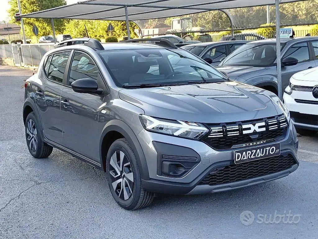 Nouvelle Dacia Sandero Essentiel 101 ch (74 kW) 2026 Gris Berline