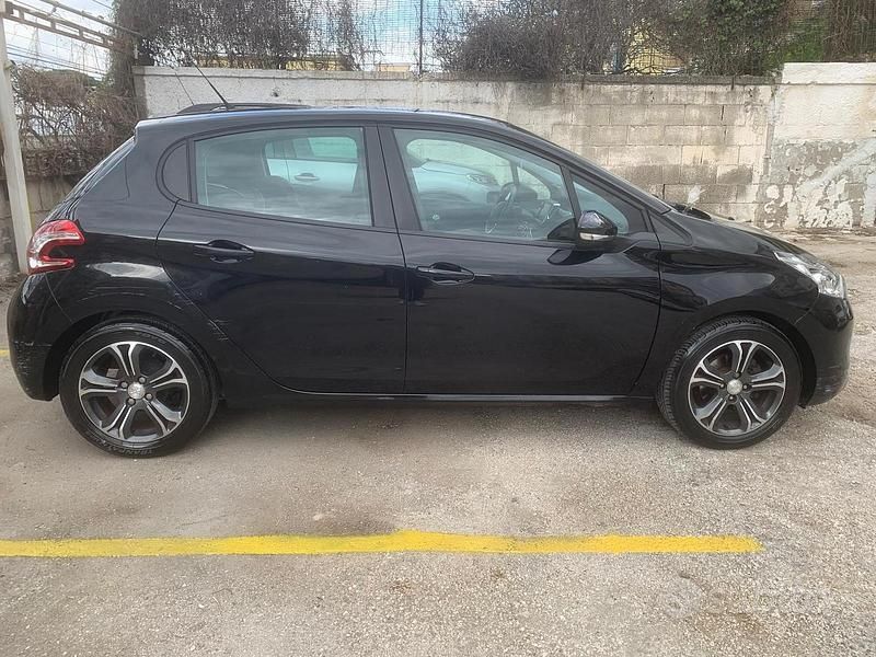 Usata Peugeot 208 68 CV (50 kW) 2012 Nero Utilitaria