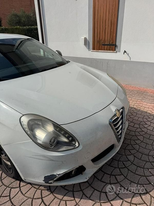 Usata Alfa Romeo Giulietta Distinctive 109 CV (80 kW) 2012 Bianco Utilitaria