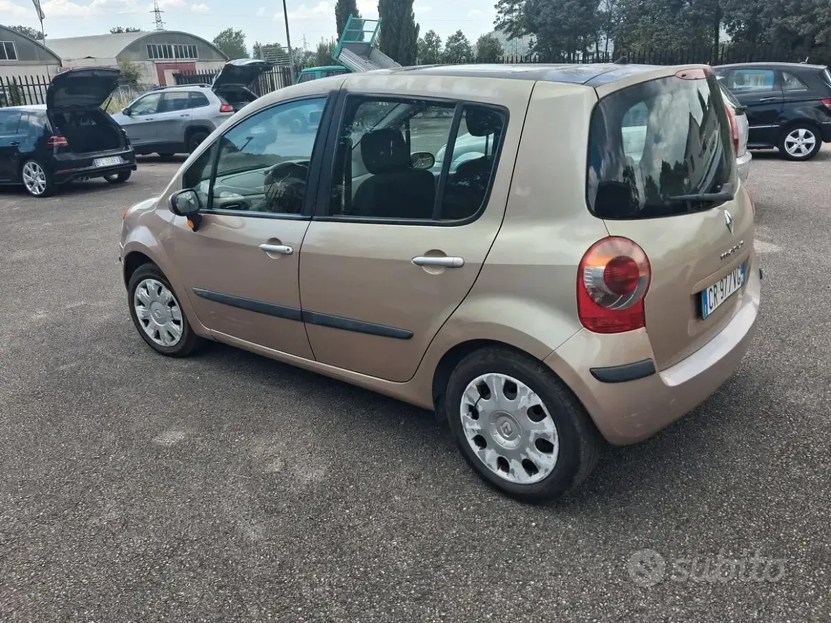 Usata Renault Modus Dynamique 98 CV (72 kW) 2005 Marrone Monovolume