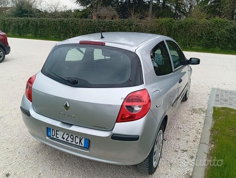 Usata Renault Clio III 2007 Grigio Berlina