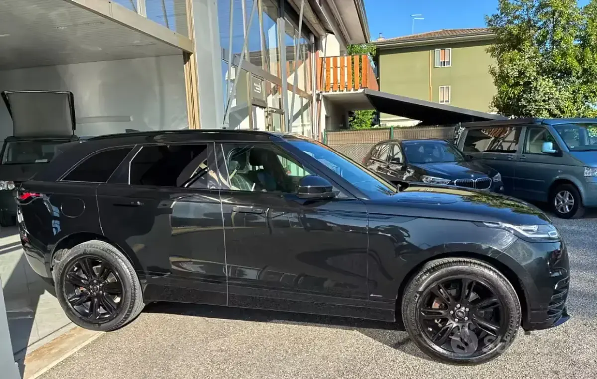 Usata Land Rover Range Rover Velar R-Dynamic 241 CV (177 kW) 2017 Nero SUV