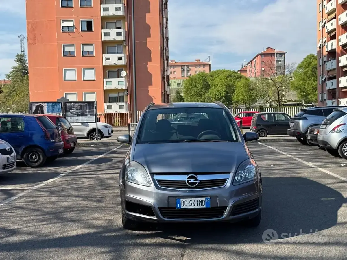 Usata Opel Zafira 140 CV (102 kW) 2006 Grigio Monovolume