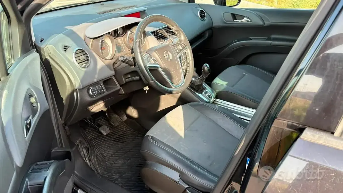 Usata Opel Meriva 95 CV (69 kW) 2013 Nero Monovolume