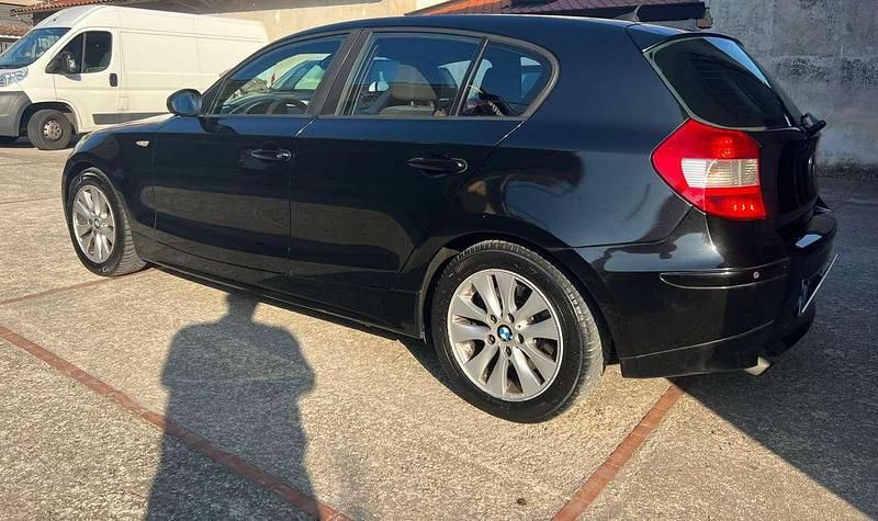 Usata BMW 120 163 CV (119 kW) 2006 Nero Utilitaria