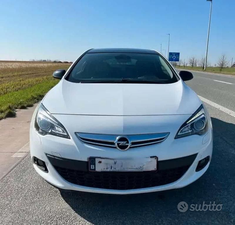 Bianco Usata 2017 Opel Astra GTC Coupé | 9000 € (Molto cara) - Immagine 1/4