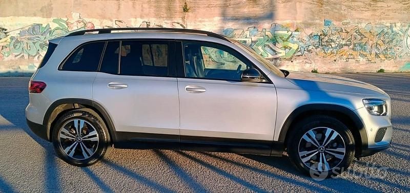 Usata Mercedes GLB180 116 CV (85 kW) 2022 Grigio SUV