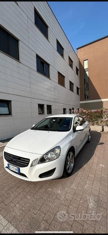 Bianco Usata 2011 Volvo S60 Tre volumi | 5300 € - Immagine 1/4