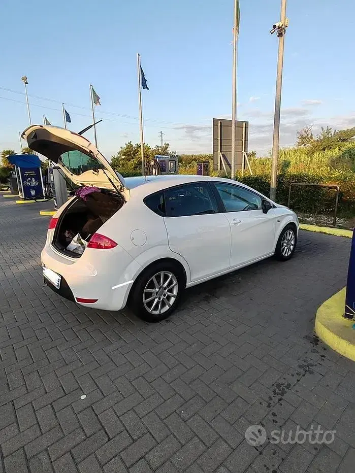 Usata Seat Leon 105 CV (77 kW) 2009 Bianco Utilitaria