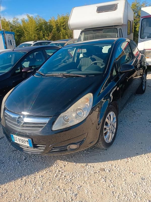 Nero Usata 2010 Opel Corsa Club Tre volumi | 2800 € - Immagine 1/4