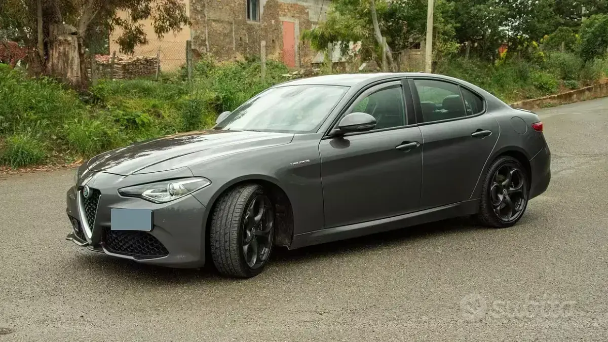 Usata Alfa Romeo Giulia 210 CV (154 kW) 2017 Grigio Berlina