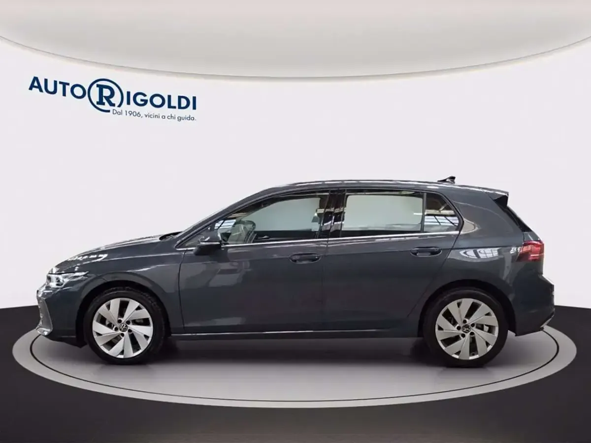 Usata VW Golf VIII Style 150 CV (110 kW) 2025 Dolphin grey metallizzato Berlina
