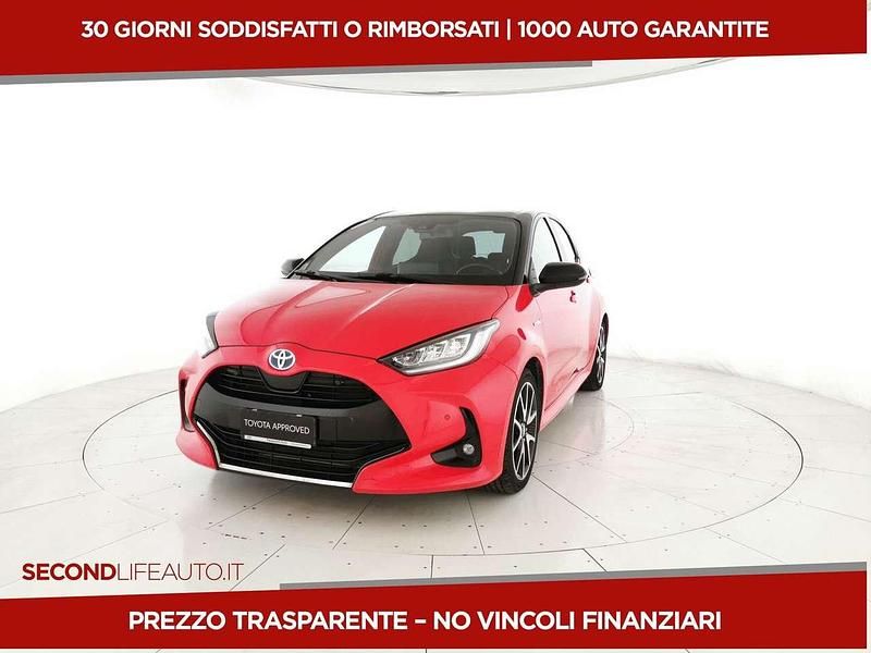 Rosso Usata 2021 Toyota Yaris Hybrid Tre volumi | 18.900 € (Buon prezzo) - Immagine 1/4