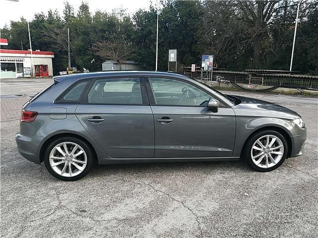 Usado Audi A3 Ambition 105 CV (77 kW) 2014 Gris Berlina