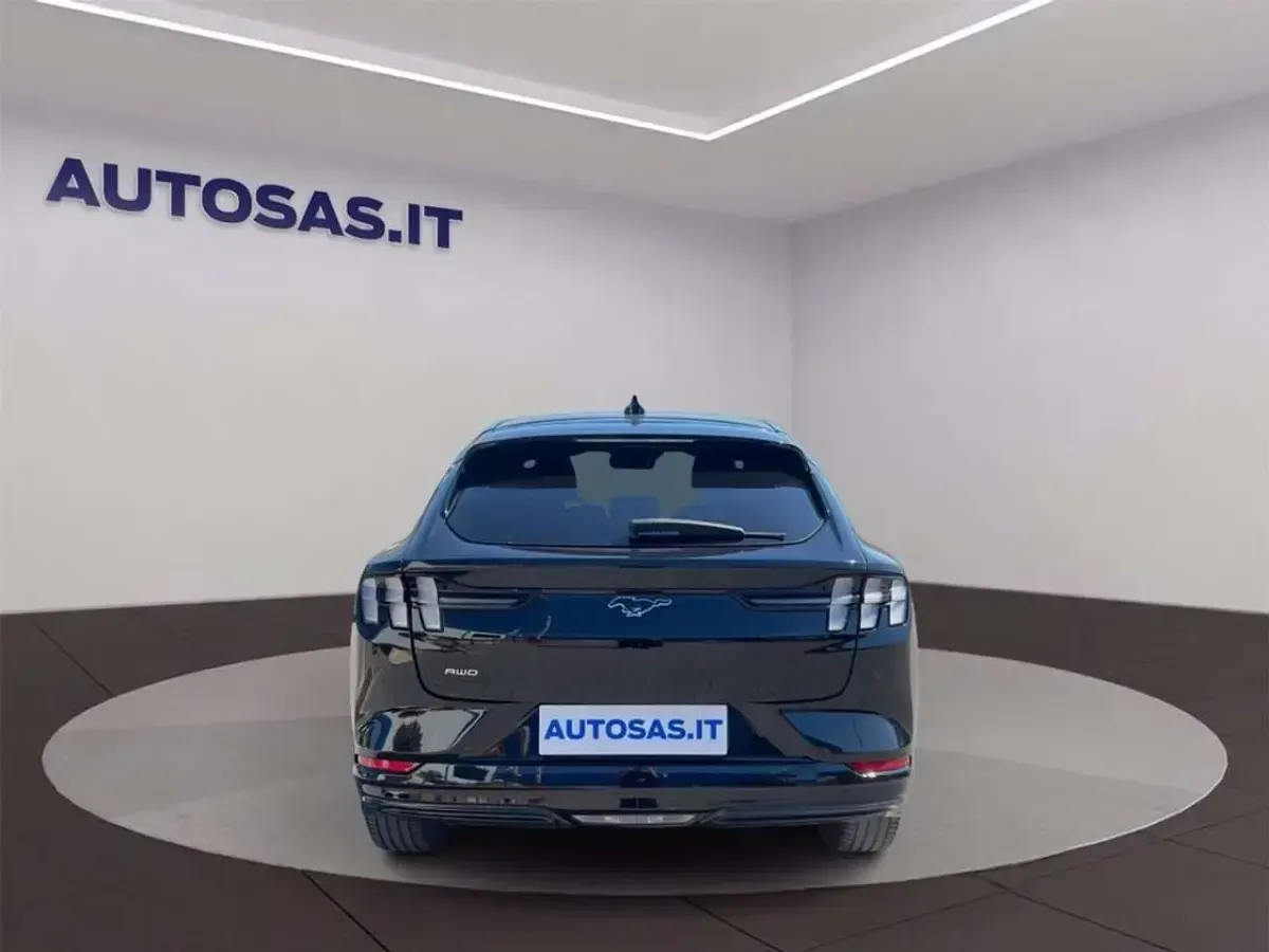 Usata Ford Mustang Mach-E 272 kW (371 CV) 2022 Nero SUV