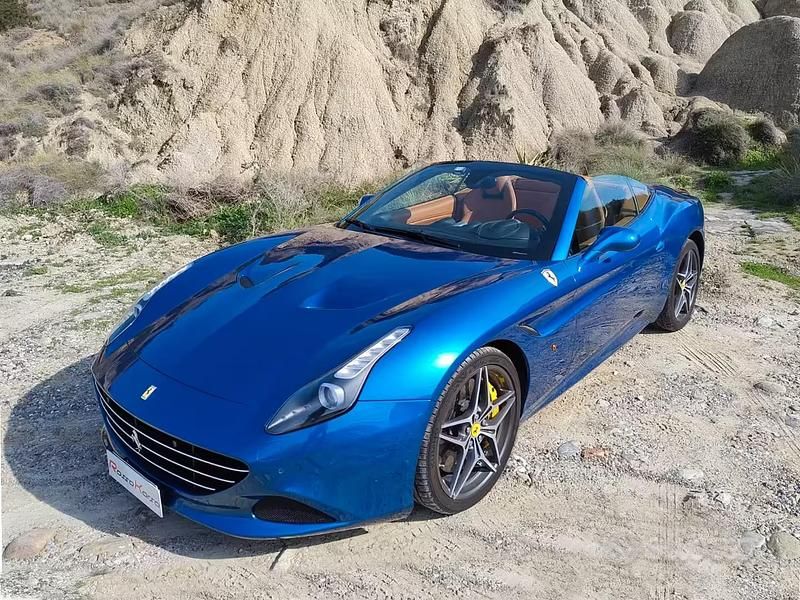 Usata Ferrari California 560 CV (411 kW) 2015 Blu Cabrio