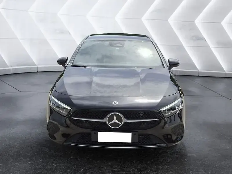 Usata Mercedes A180 Advanced 116 CV (85 kW) 2024 Nero Utilitaria