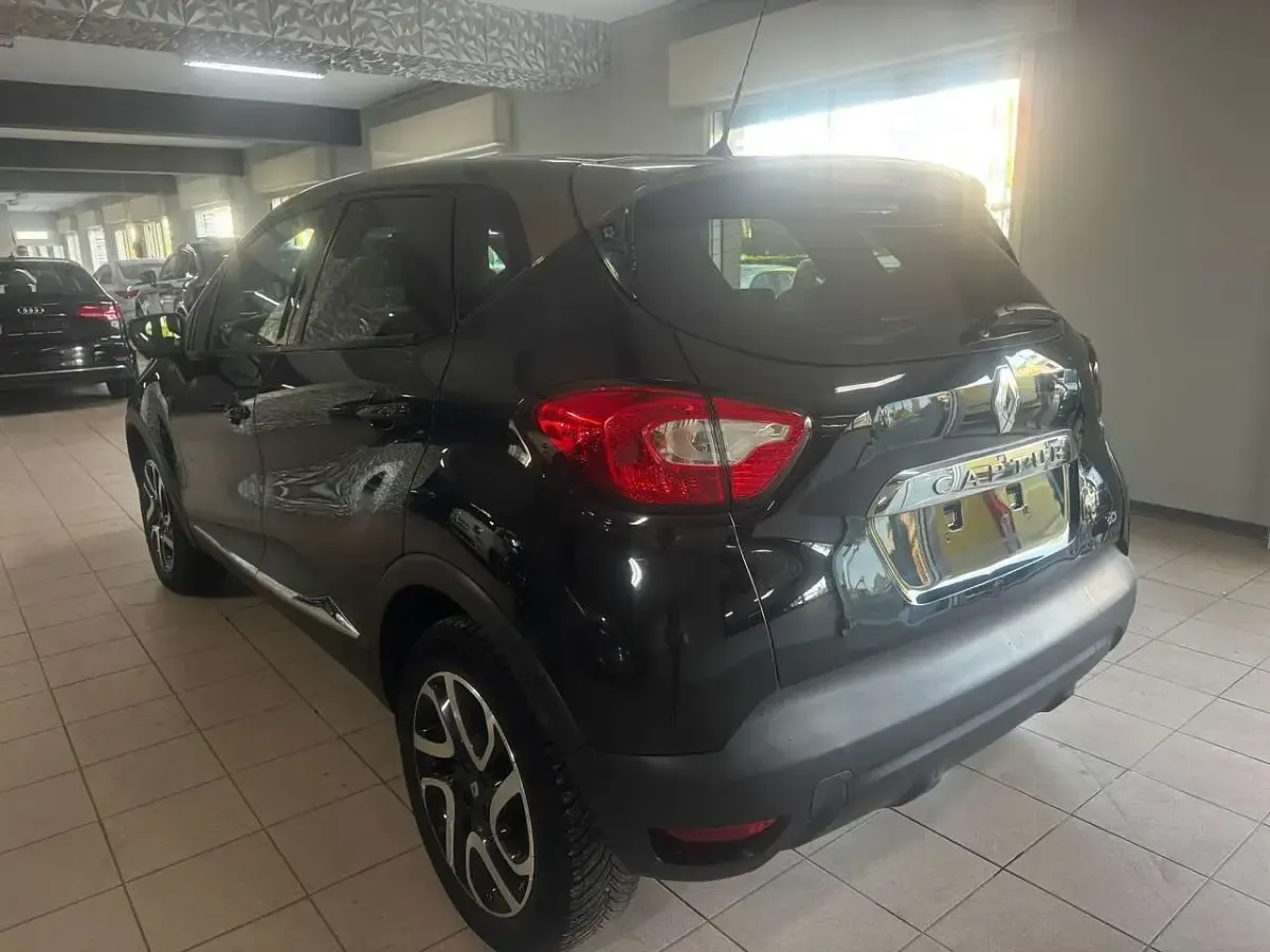 Usata Renault Captur Intens 110 CV (80 kW) 2016 Nero SUV