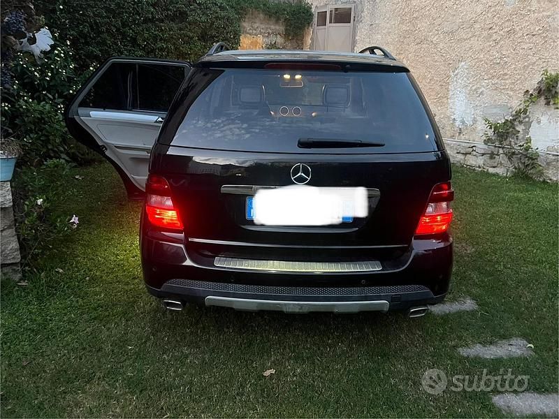 Usata Mercedes ML320 224 CV (164 kW) 2007 Nero SUV