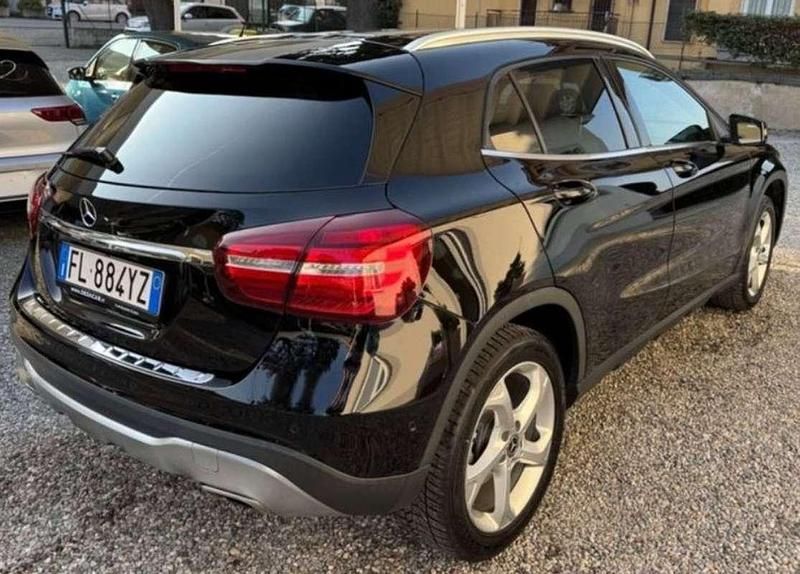 Usata Mercedes GLA180 122 CV (89 kW) 2018 Nero SUV