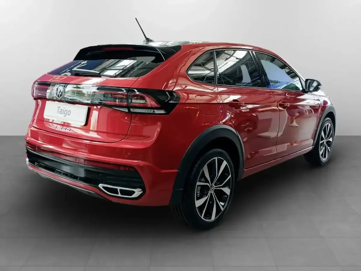 Nuova VW Taigo R-line Plus 116 CV (85 kW) 2026 Kings red metallizzato nero SUV