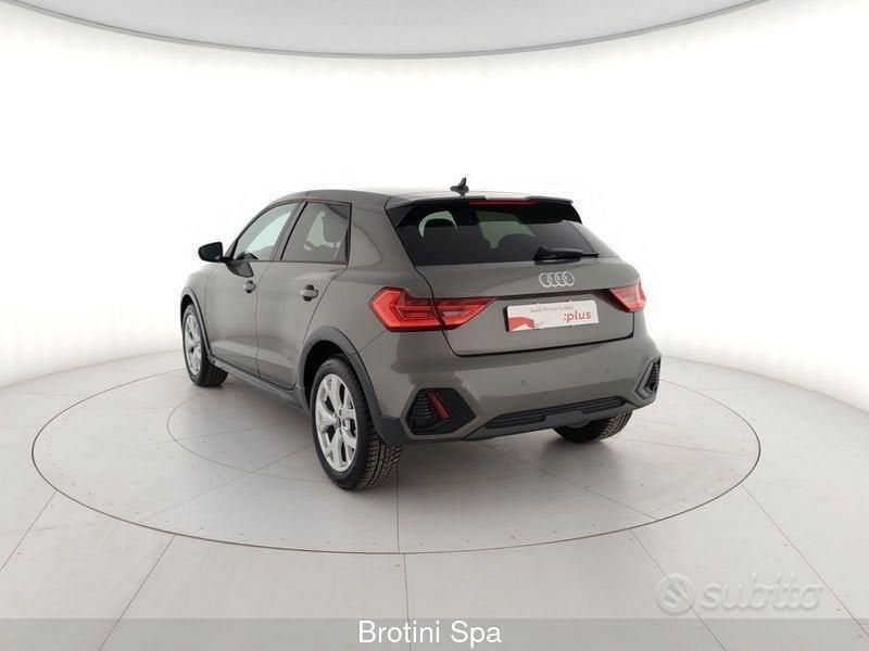 Usata Audi A1 Business 116 CV (85 kW) 2024 Grigio chronos metallizzato SUV