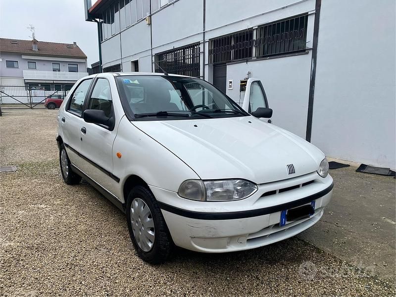 Bianco Usata 2001 Fiat Palio Coupé | 1600 € (Buon prezzo) - Immagine 1/4