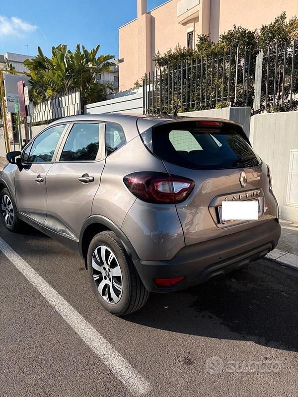 Usata Renault Captur 90 CV (66 kW) 2018 Grigio SUV