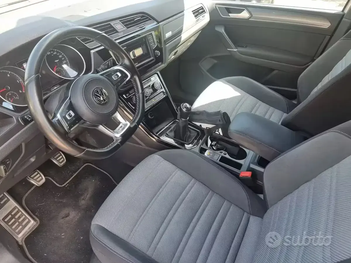 Usata VW Touran R-line 150 CV (110 kW) 2016 Bianco Monovolume