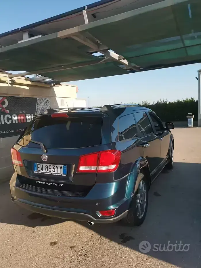 Usata Fiat Freemont Lounge 140 CV (102 kW) 2014 Bluazzurro SUV