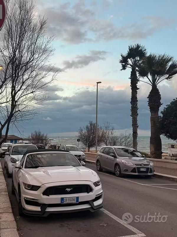 Usata Ford Mustang 421 CV (309 kW) 2015 Bianco Cabrio