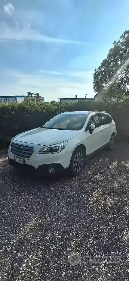 Usata Subaru Outback 2015 Bianco Station wagon